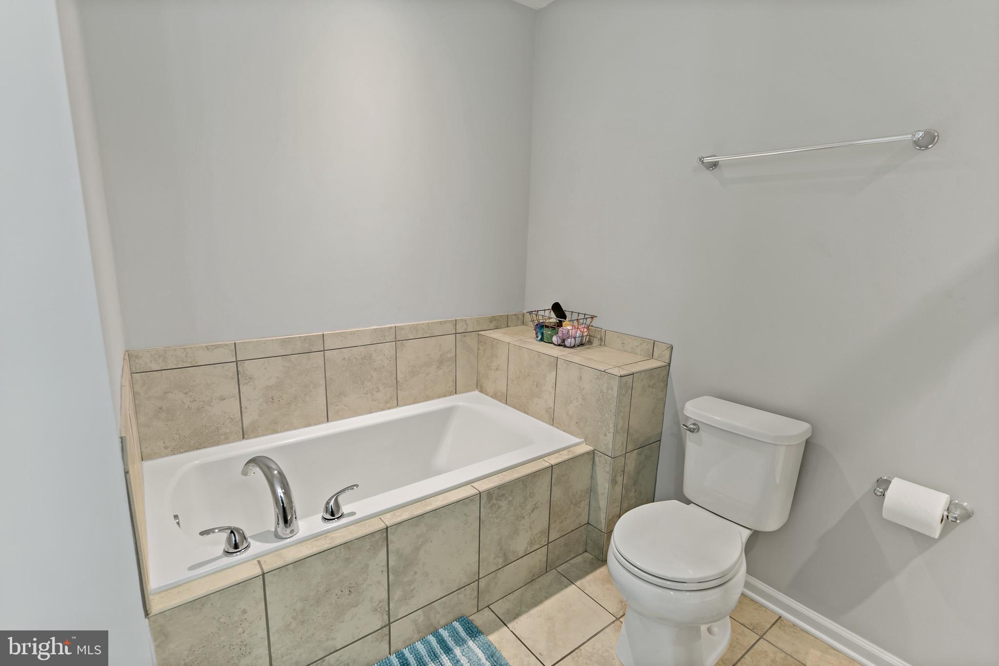 OVERLOOK AT RIVERSIDE TOWNHOMES - Residential