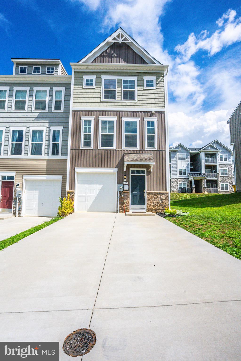 OVERLOOK AT RIVERSIDE TOWNHOMES - Residential