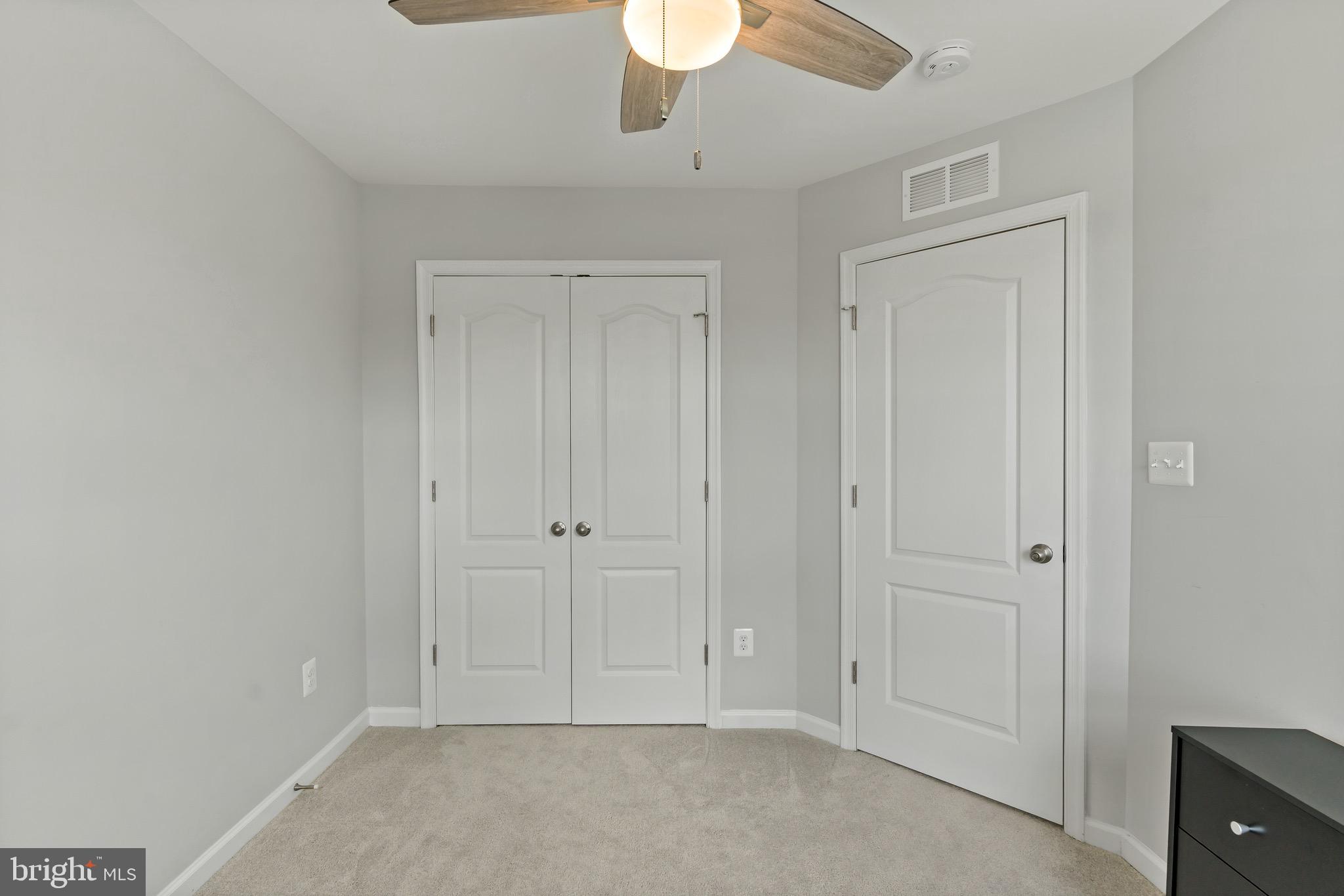 OVERLOOK AT RIVERSIDE TOWNHOMES - Residential