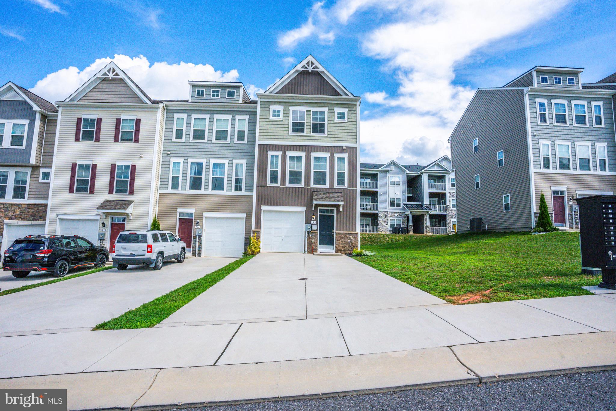 OVERLOOK AT RIVERSIDE TOWNHOMES - Residential