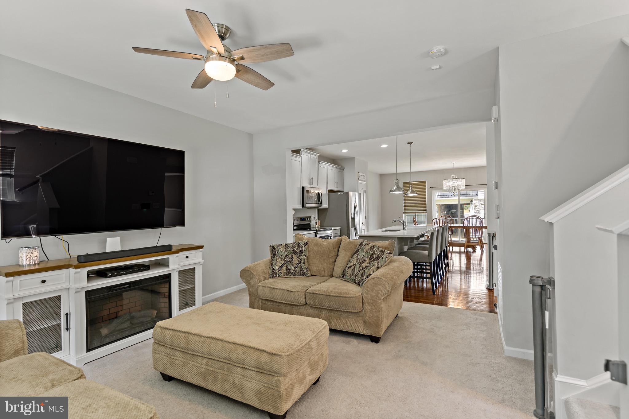 OVERLOOK AT RIVERSIDE TOWNHOMES - Residential