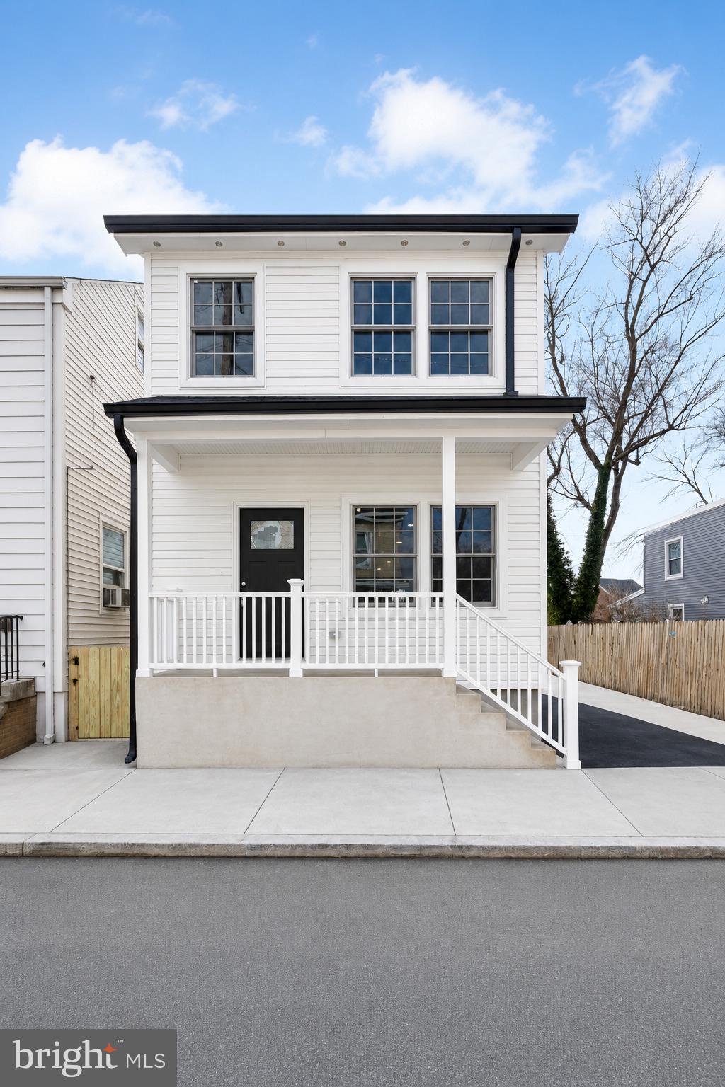 32 WEST STREET