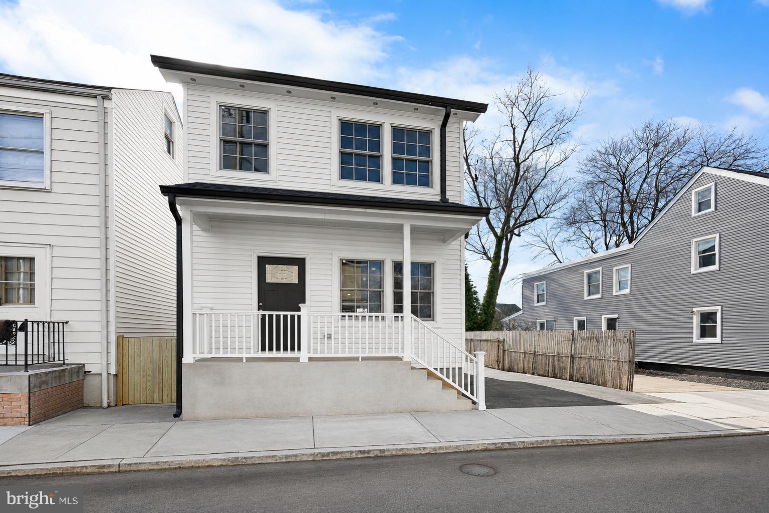 32 WEST STREET
