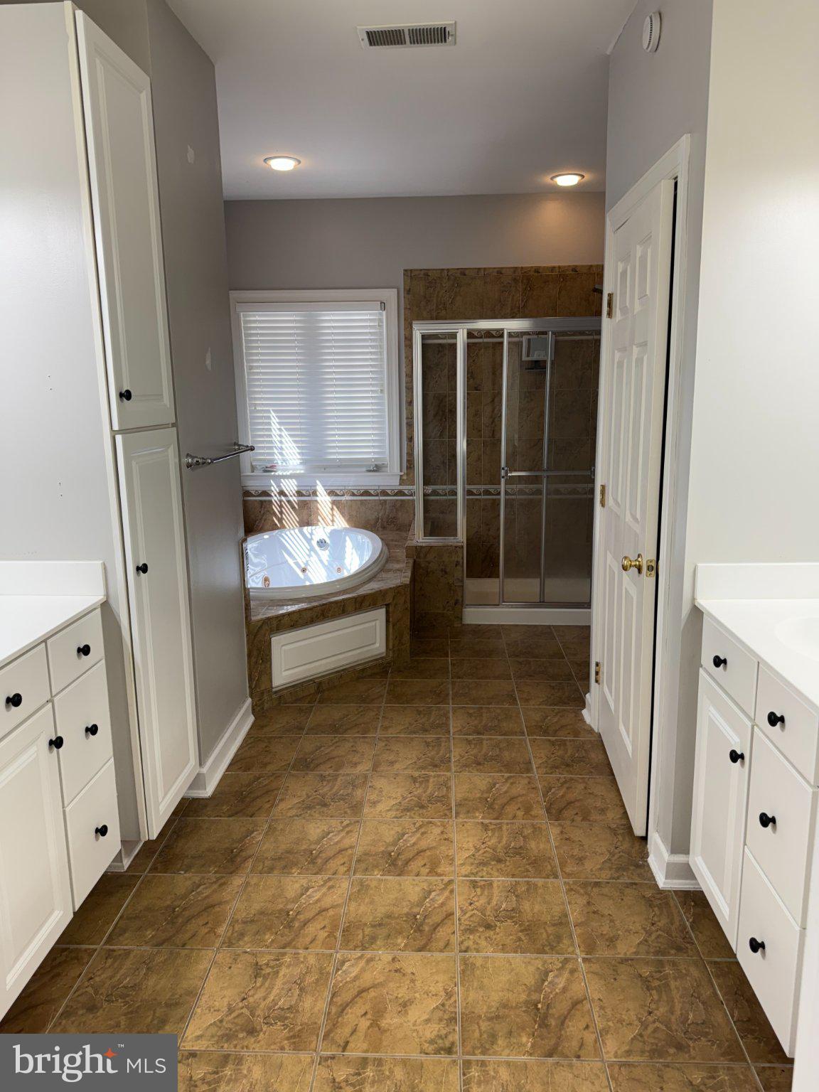 ADAMSTOWN COMMONS - Residential Lease