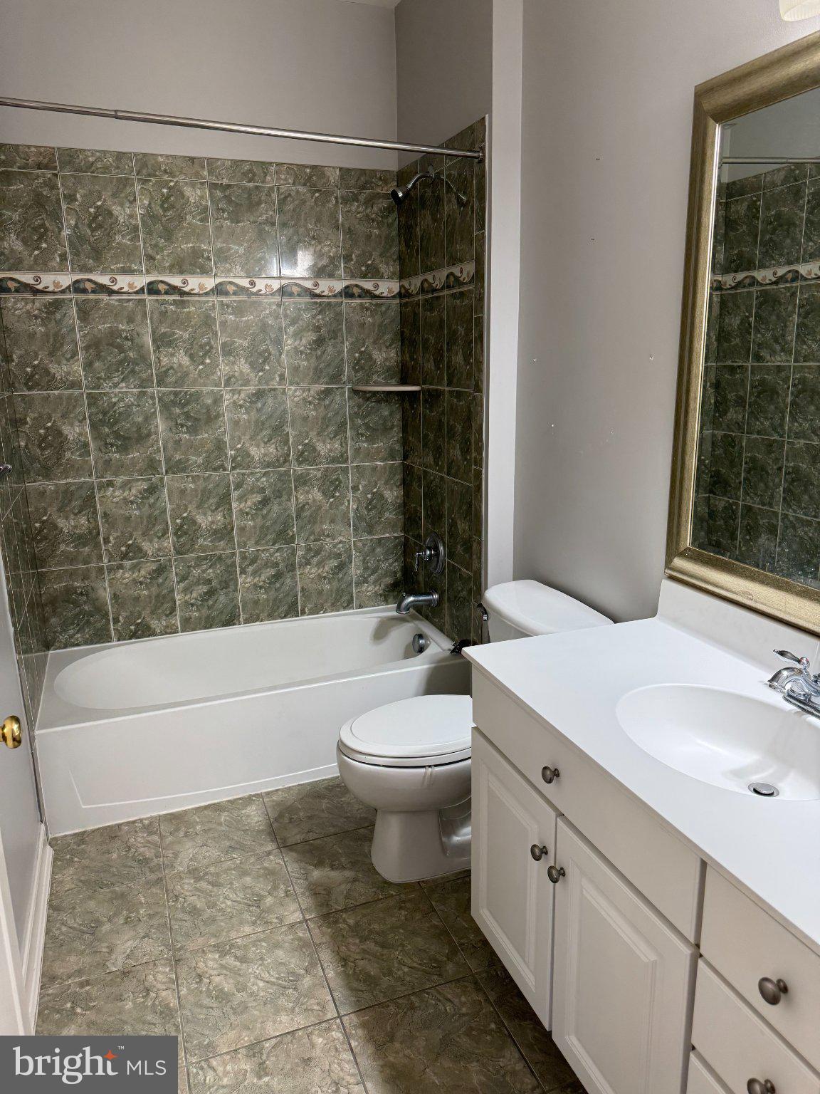 ADAMSTOWN COMMONS - Residential Lease