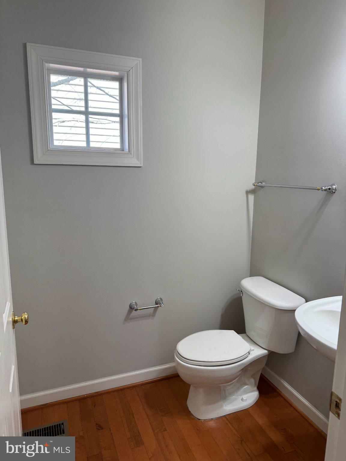 ADAMSTOWN COMMONS - Residential Lease