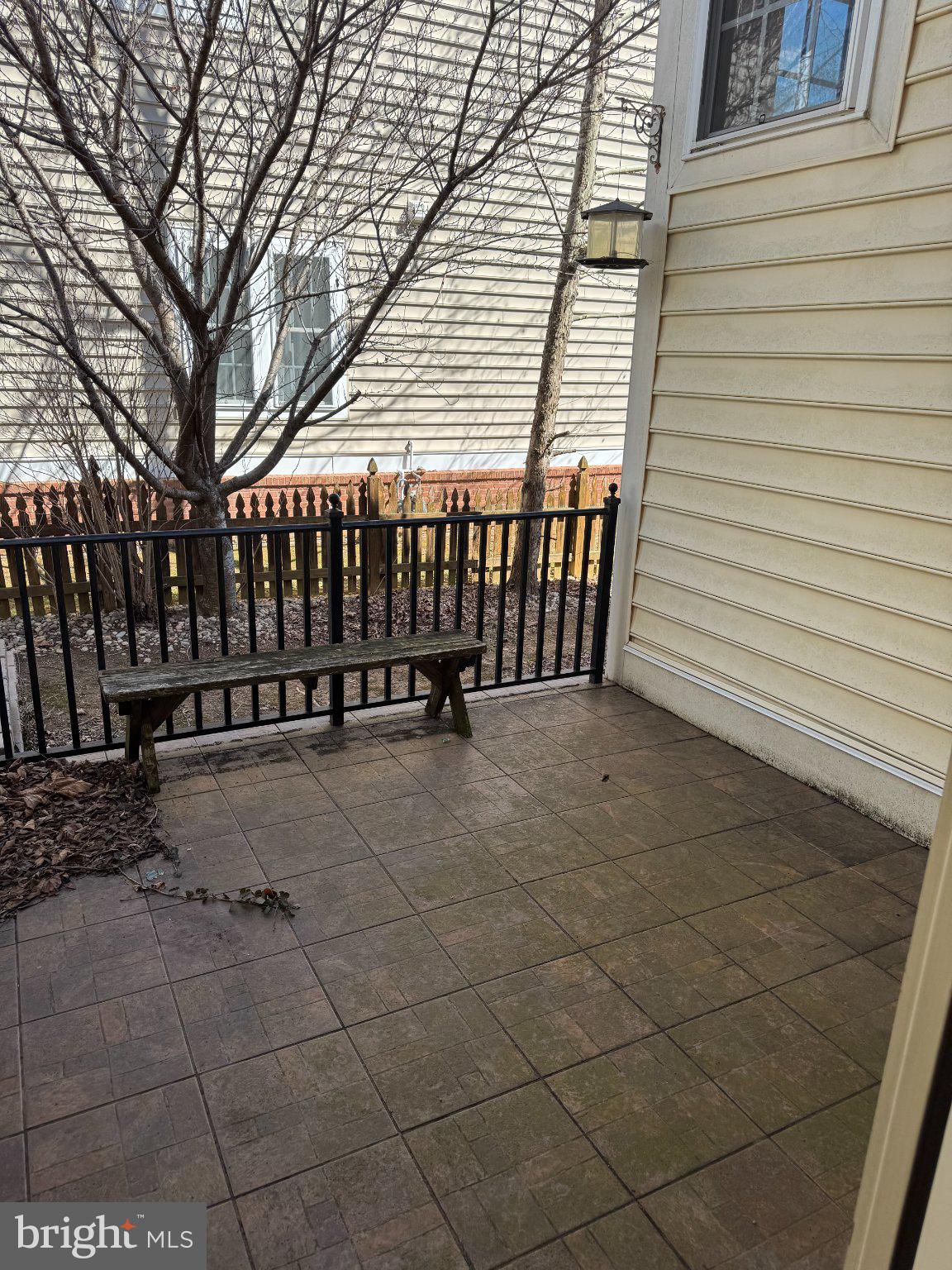 ADAMSTOWN COMMONS - Residential Lease