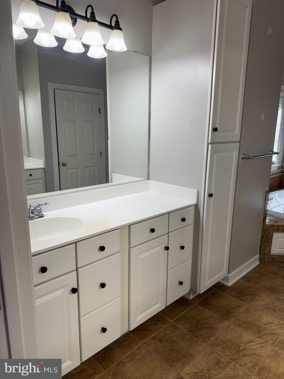 ADAMSTOWN COMMONS - Residential Lease