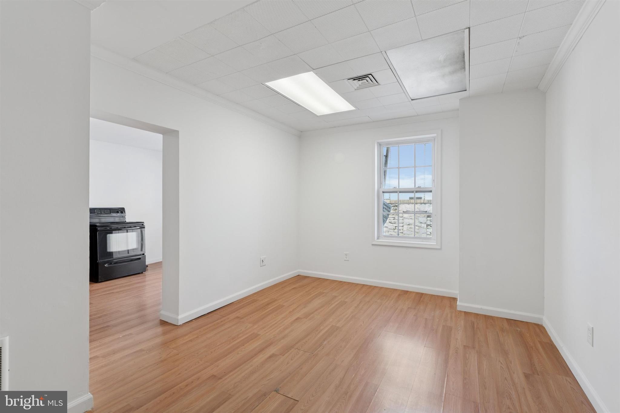 531 E LINCOLN HIGHWAY