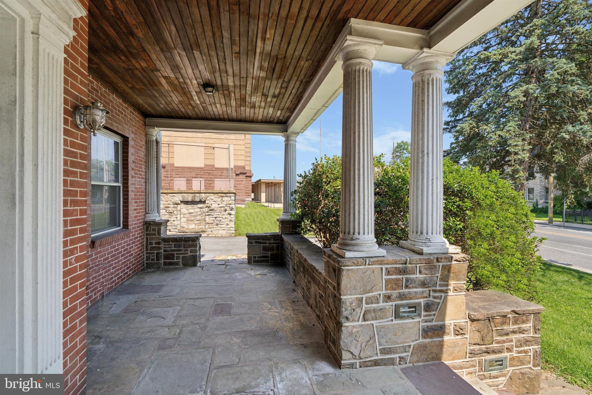531 E LINCOLN HIGHWAY