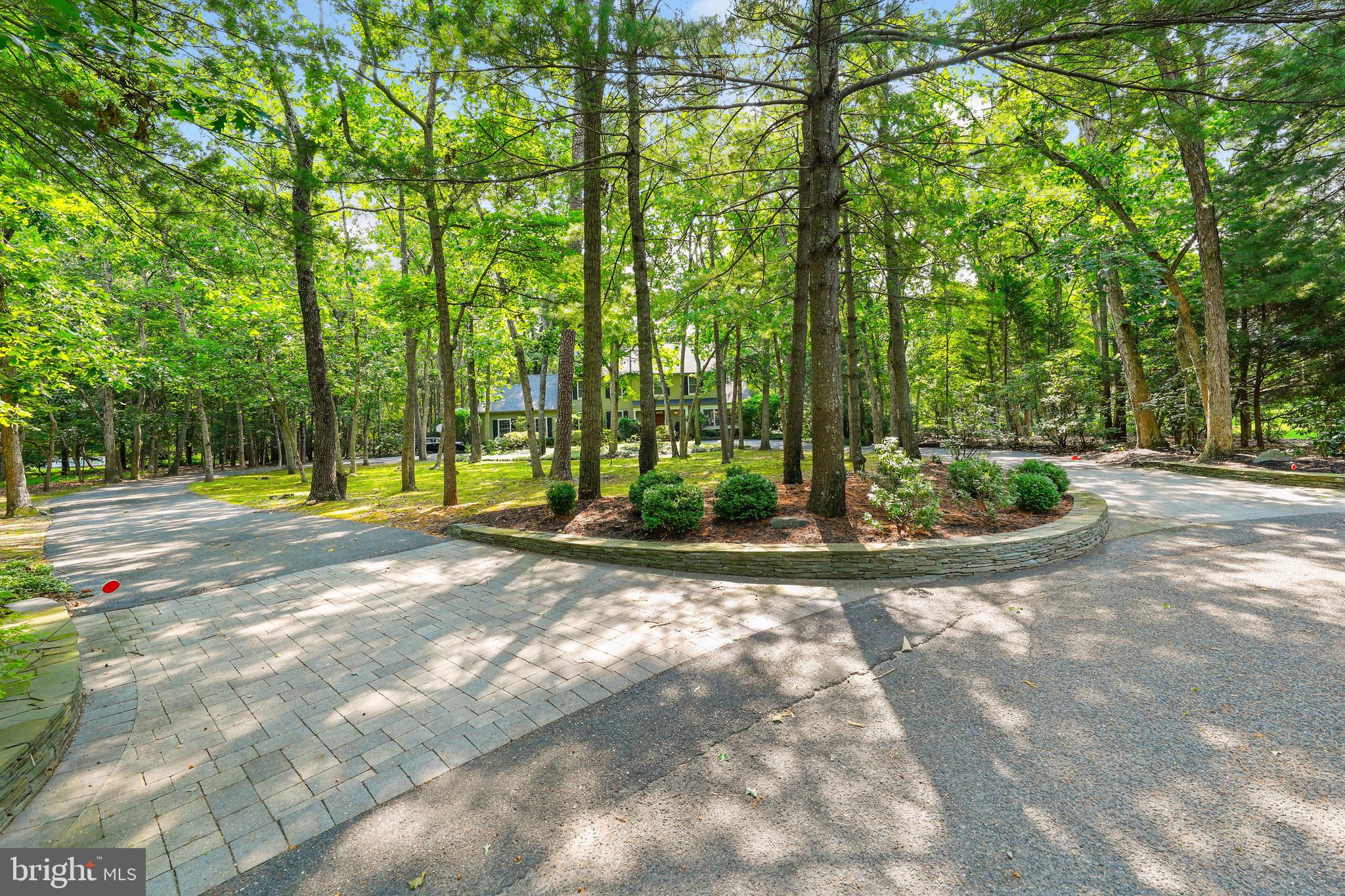 13 HIGHWOOD COURT