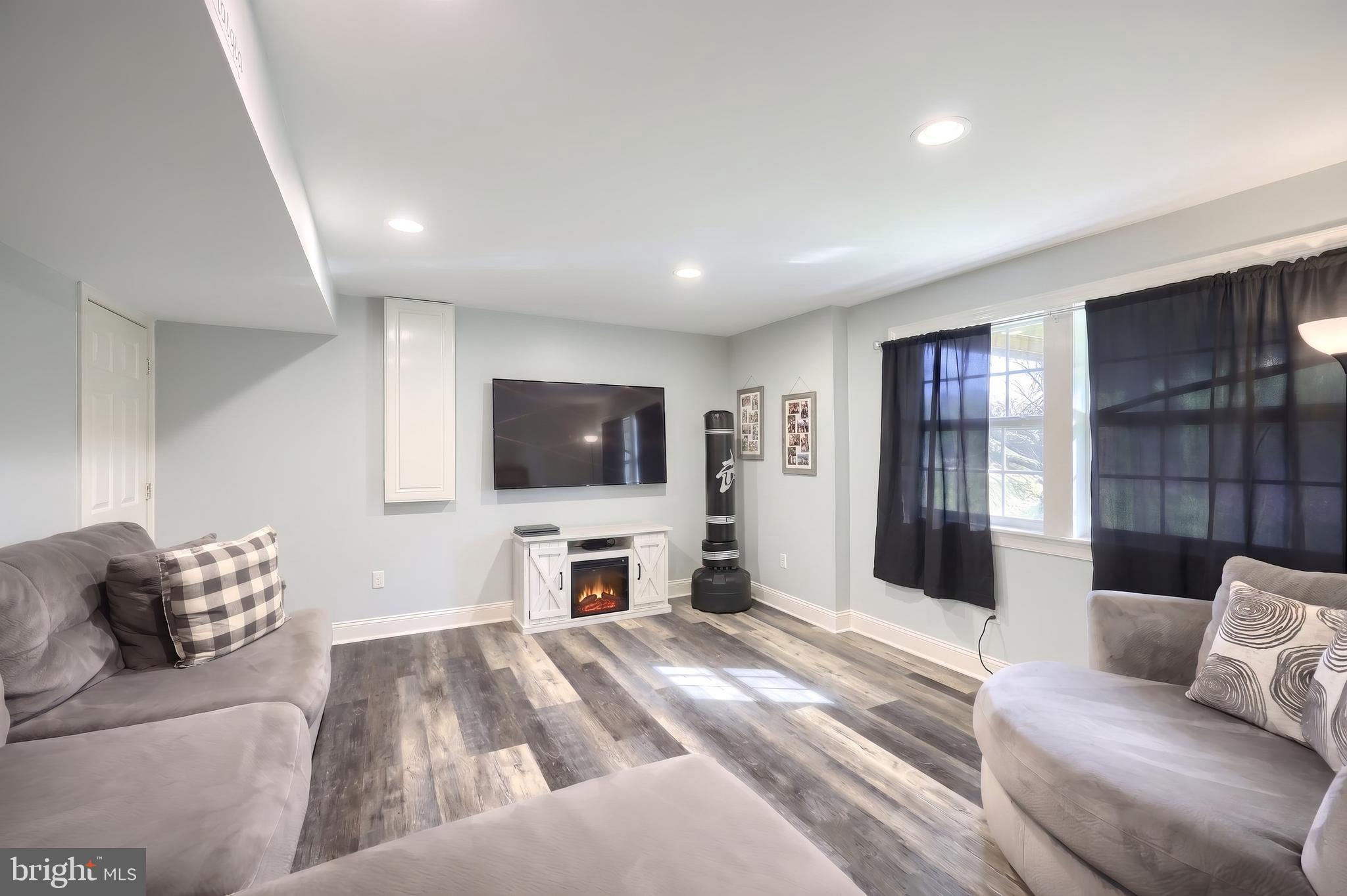 WEST SHORE - Residential