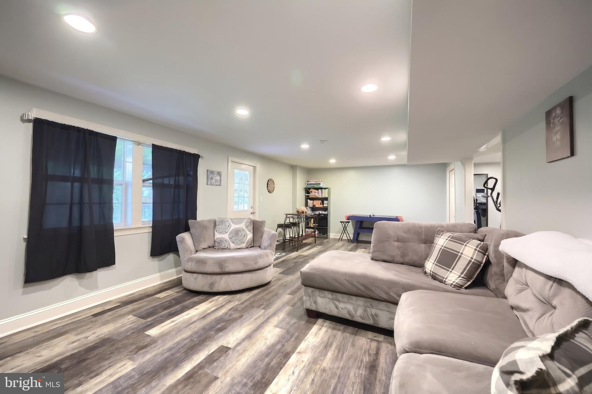 WEST SHORE - Residential