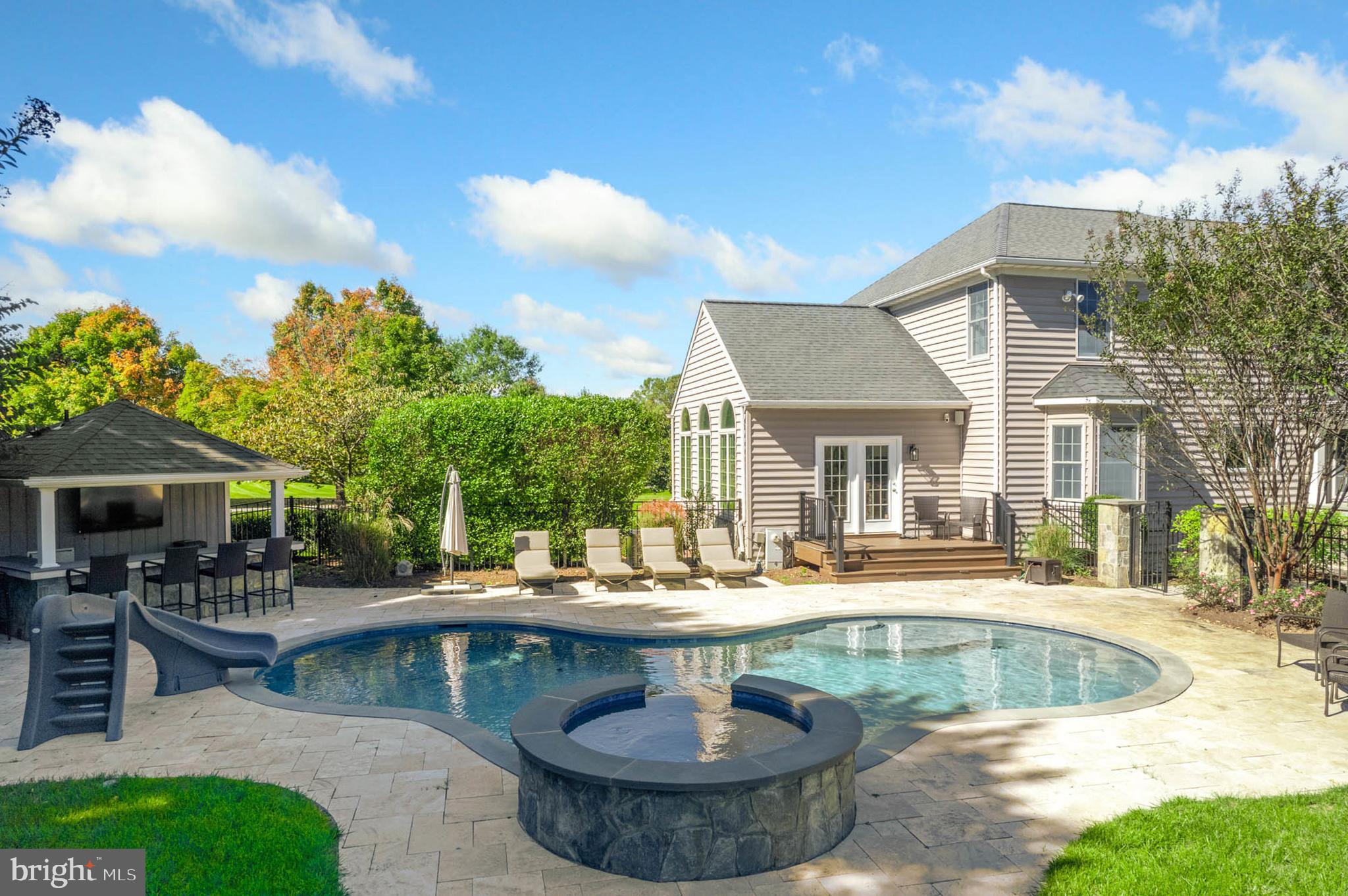 FULTON MANOR - Residential