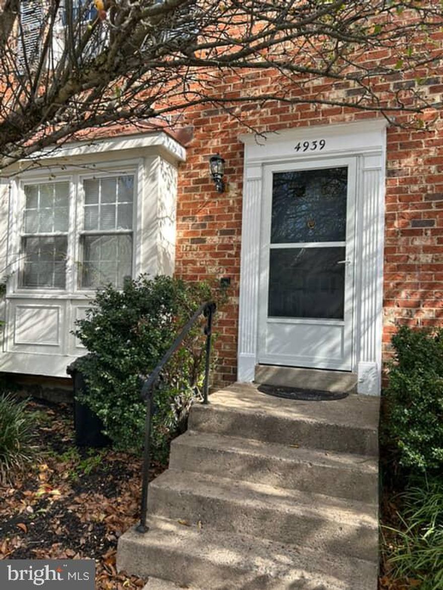 4-bedroom, 2.5-bathroom updated townhome for lease! The main floor features an eat-in kitchen, a half bath, and a dining area that steps down into a spacious living room with sliding glass doors leading to the patio. Upstairs, you’ll find a large primary bedroom with an en-suite full bathroom, along with two additional bedrooms and another full bathroom. The lower level includes a laundry room, under-stair storage, a fourth bedroom, and a fireplace. Enjoy a fully fenced backyard. Conveniently located within a 5-minute walk to Twinbrook Shopping Center, offering grocery, dining, and retail options. Less than a 10-minute drive to Burke Village Center, GMU, Robinson High School, Lake Braddock Secondary School, Oak View Elementary School, lakes, and several parks. Don’t miss the opportunity to live in this wonderful home in the popular Twinbrook neighborhood!