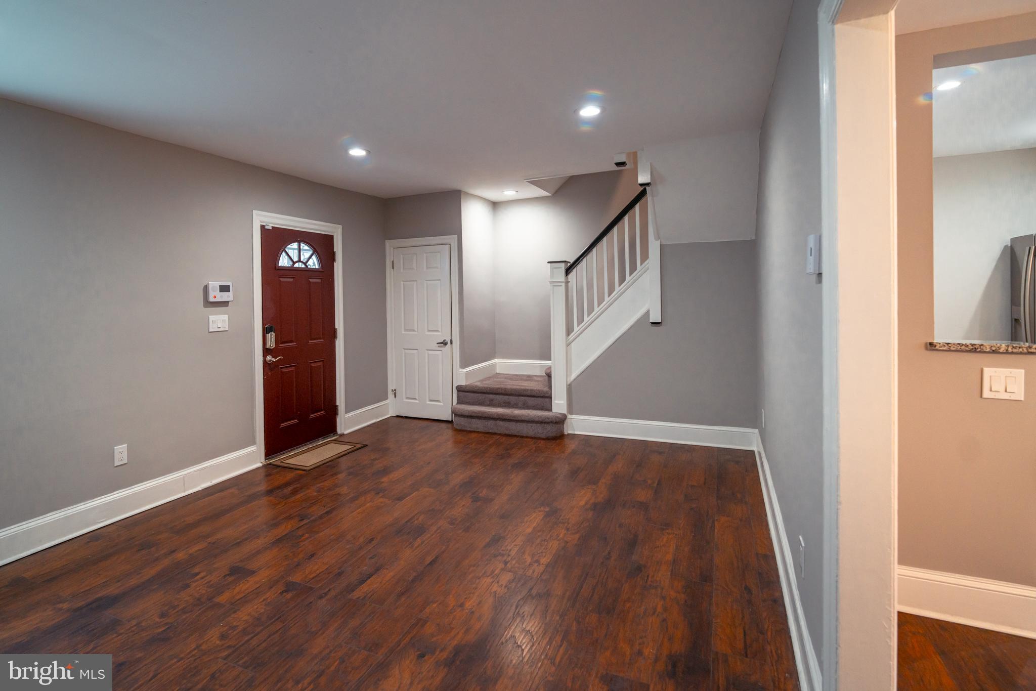 910 E STAFFORD STREET