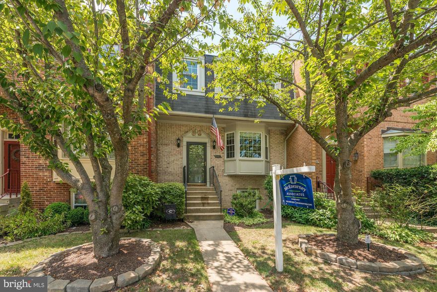 Lovely Townhouse with  QUALITY updates ** Renovated kitchen **new Jennaire appliances  **3 renovated baths** windows replaced**2 gas FP's*** LL  new carpet**new HW floor**new lighting** new patio door***new W/D** and more!. Popular community  that backs to Little Hunting Creek: Community pool and tennis.  Close to shopping  and public transit, minutes to GW Parkway.