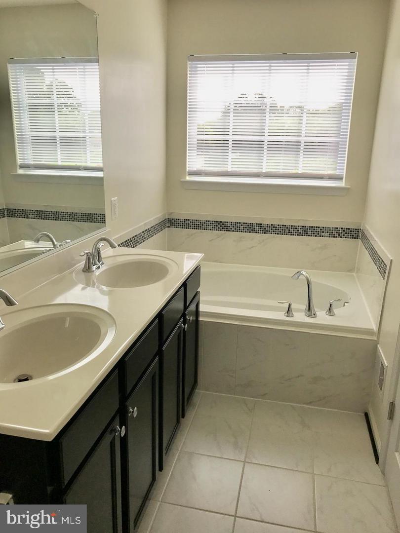 RED OAK CROSSING - Residential Lease