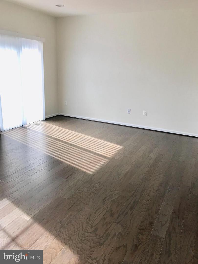 RED OAK CROSSING - Residential Lease