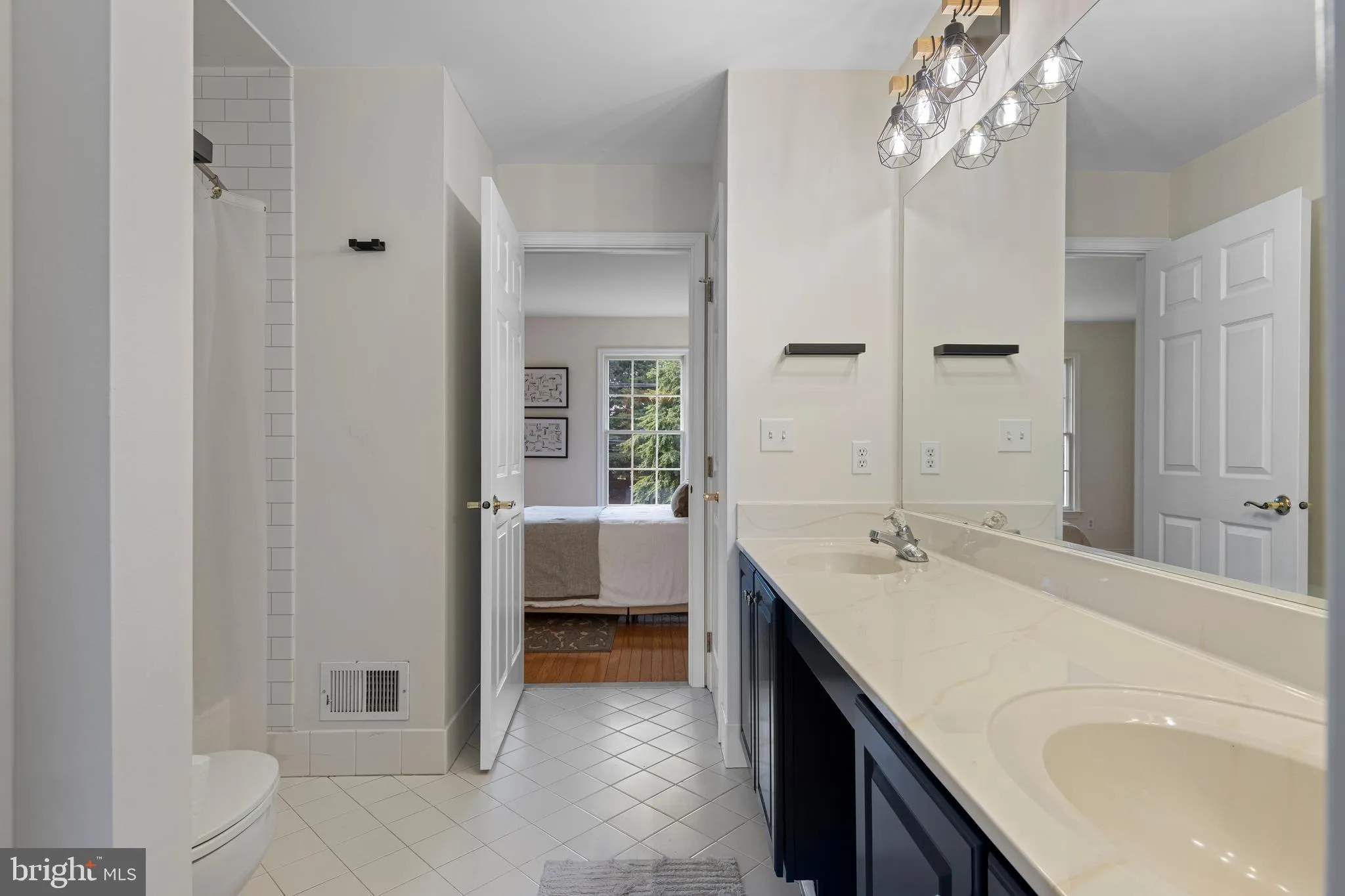 Berwyn, Pennsylvania 19312, United States, 5 Bedrooms Bedrooms, ,5 BathroomsBathrooms,Residential,Active,183816