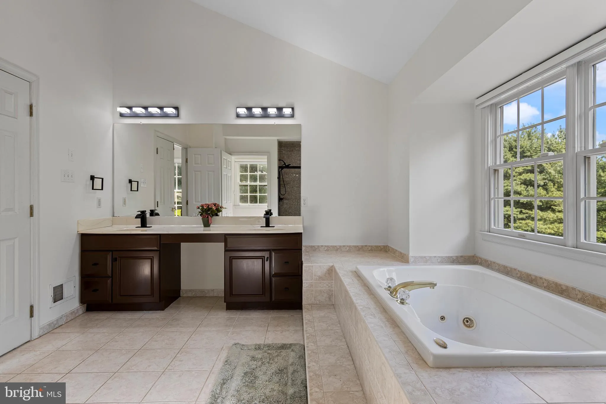 Berwyn, Pennsylvania 19312, United States, 5 Bedrooms Bedrooms, ,5 BathroomsBathrooms,Residential,Active,183816