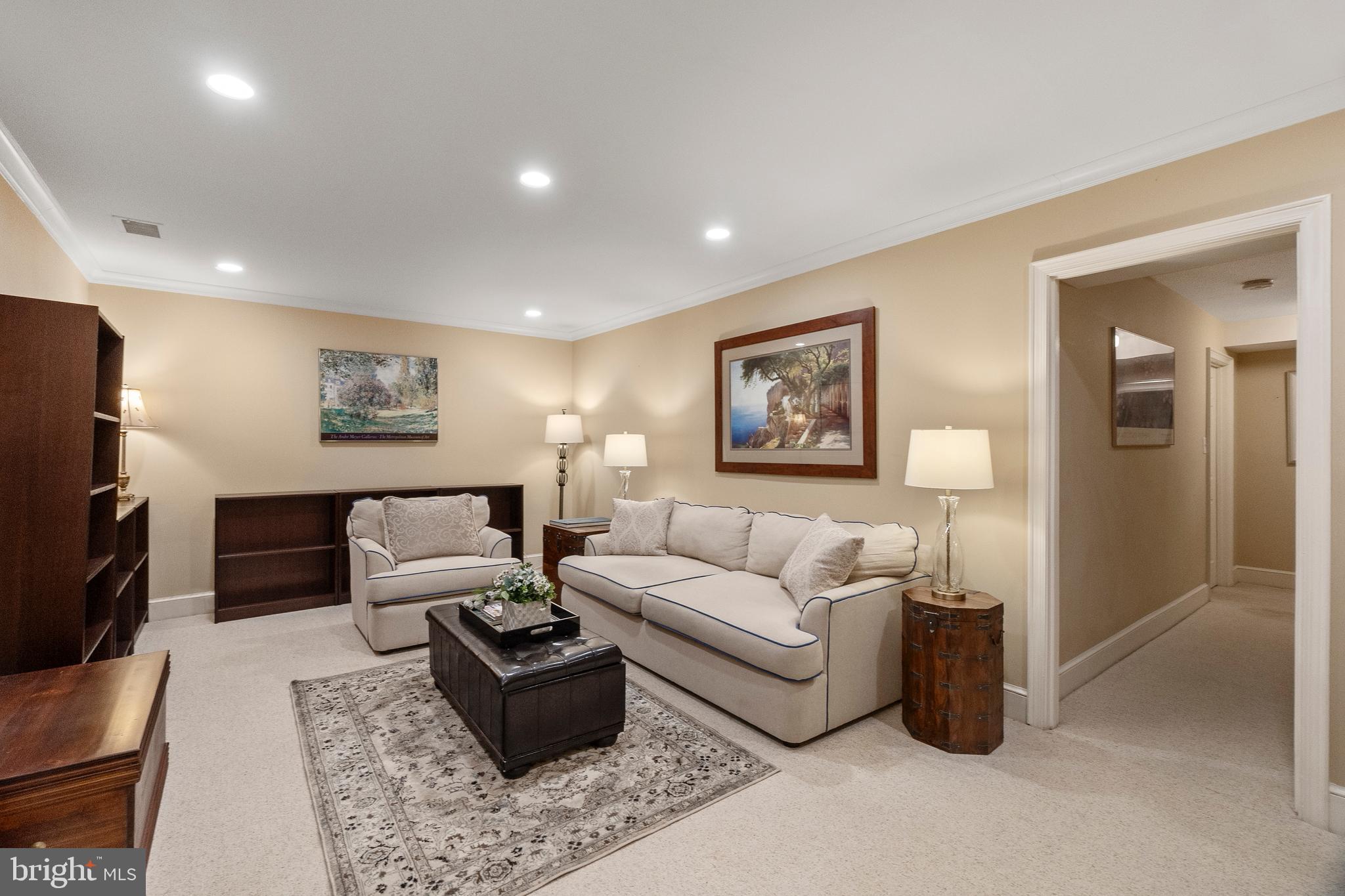 ST JOHNS SQUARE - Residential