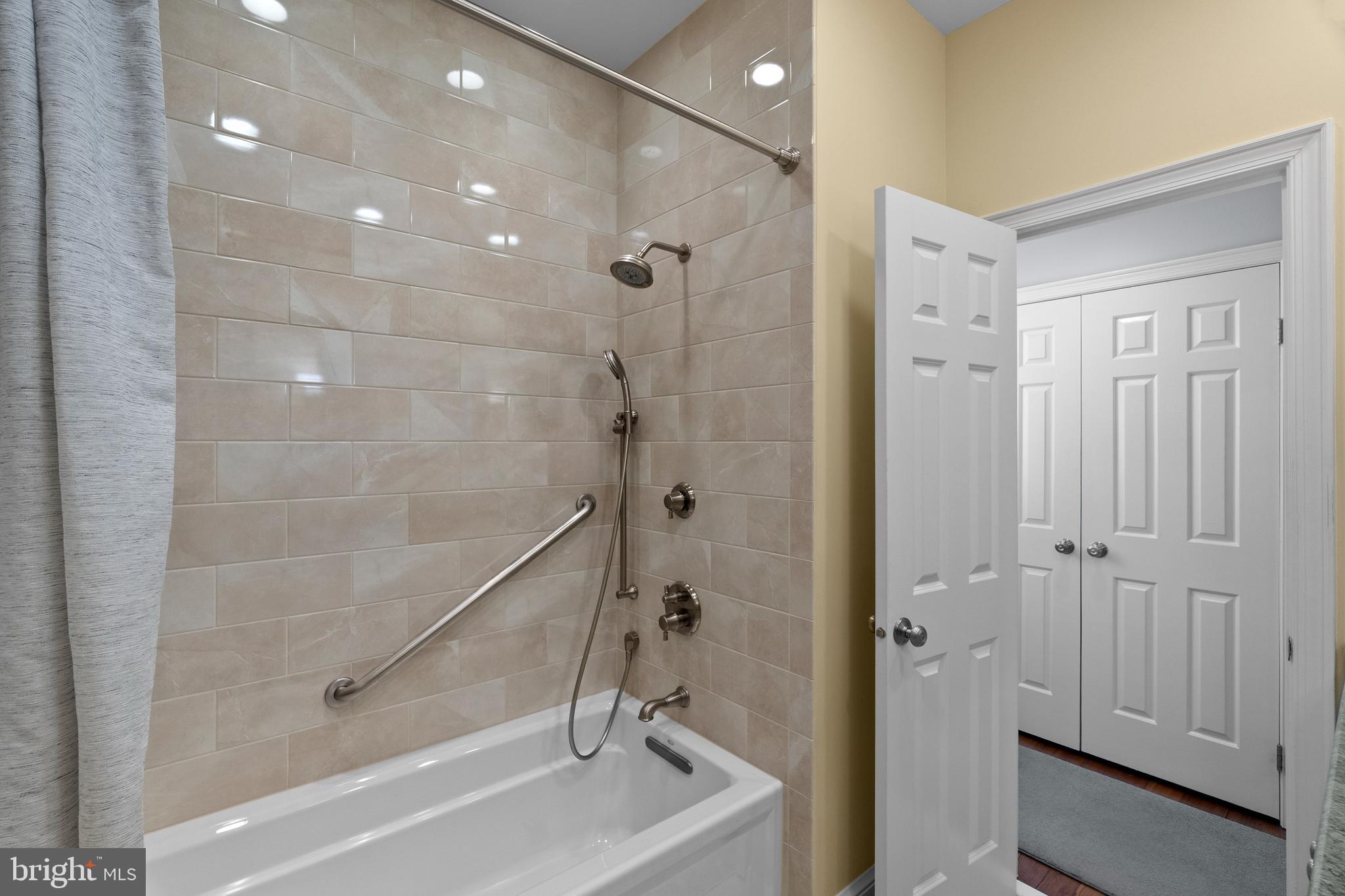 ST JOHNS SQUARE - Residential