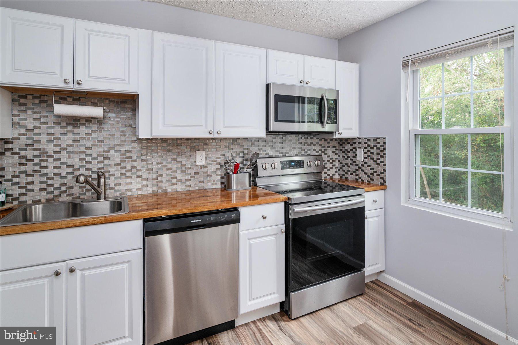 ELIZABETHS LANDING - Residential