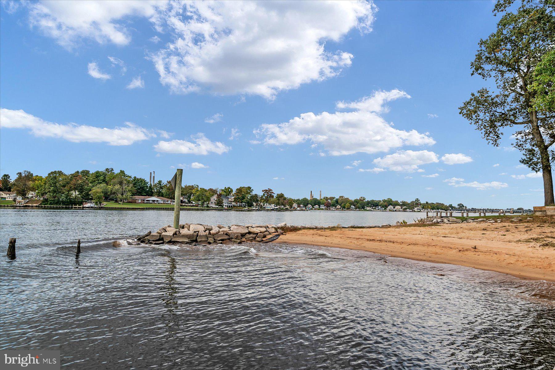 ELIZABETHS LANDING - Residential