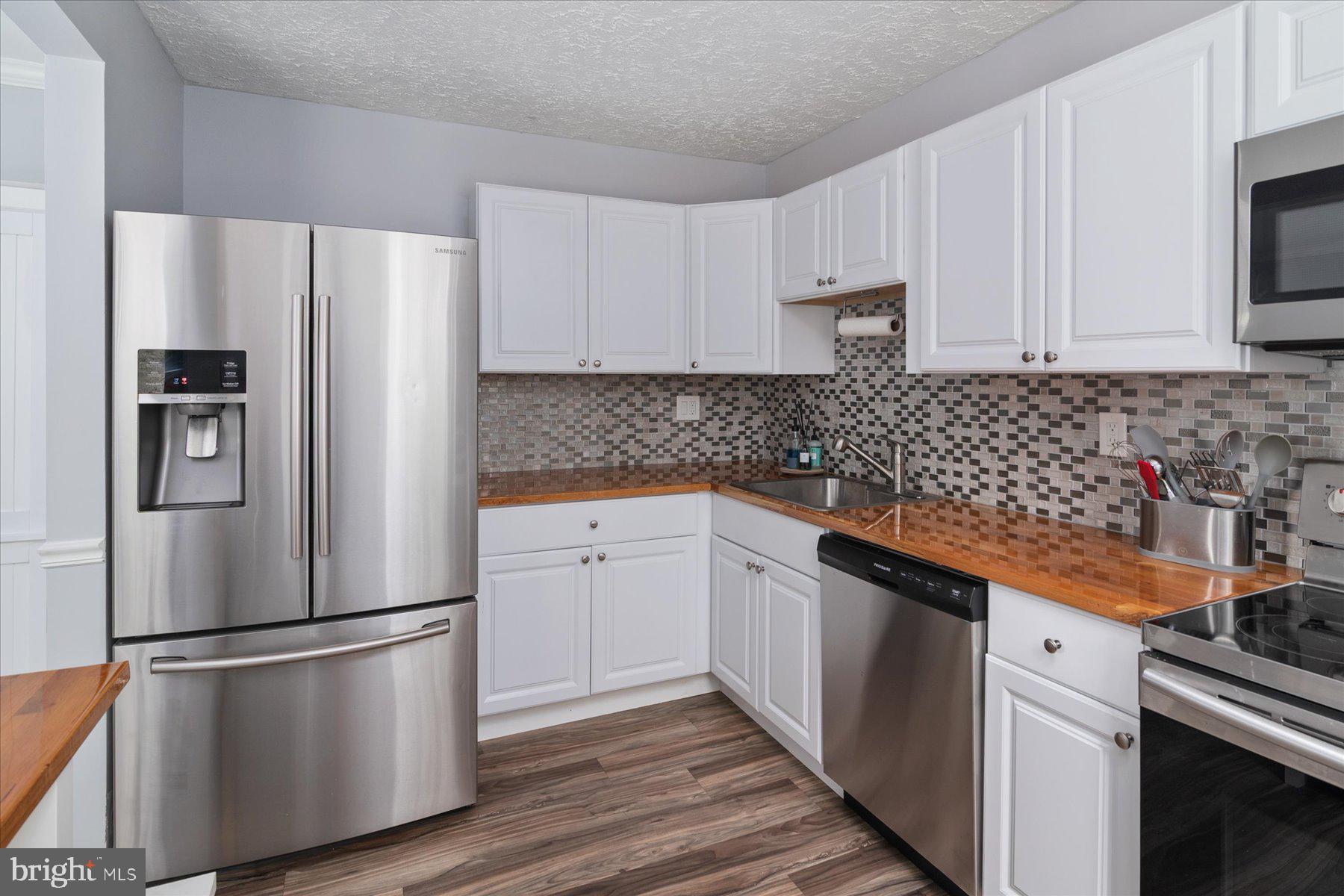 ELIZABETHS LANDING - Residential