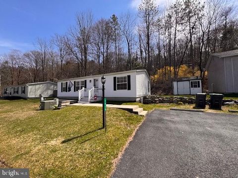1215 BLUE MOUNTAIN CIRCLE SAYLORSBURG PA 18353