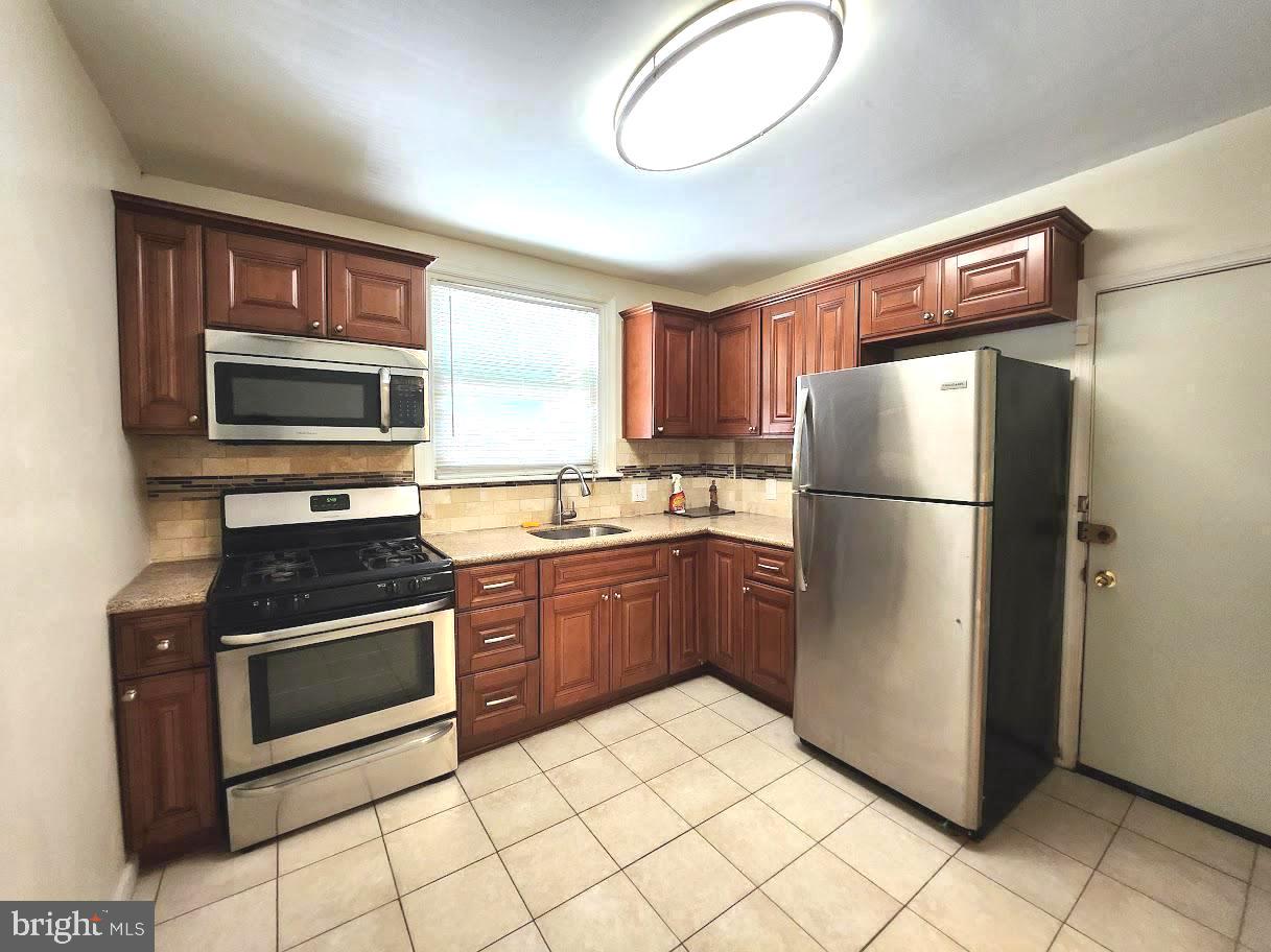 WEST OAK LANE - Residential