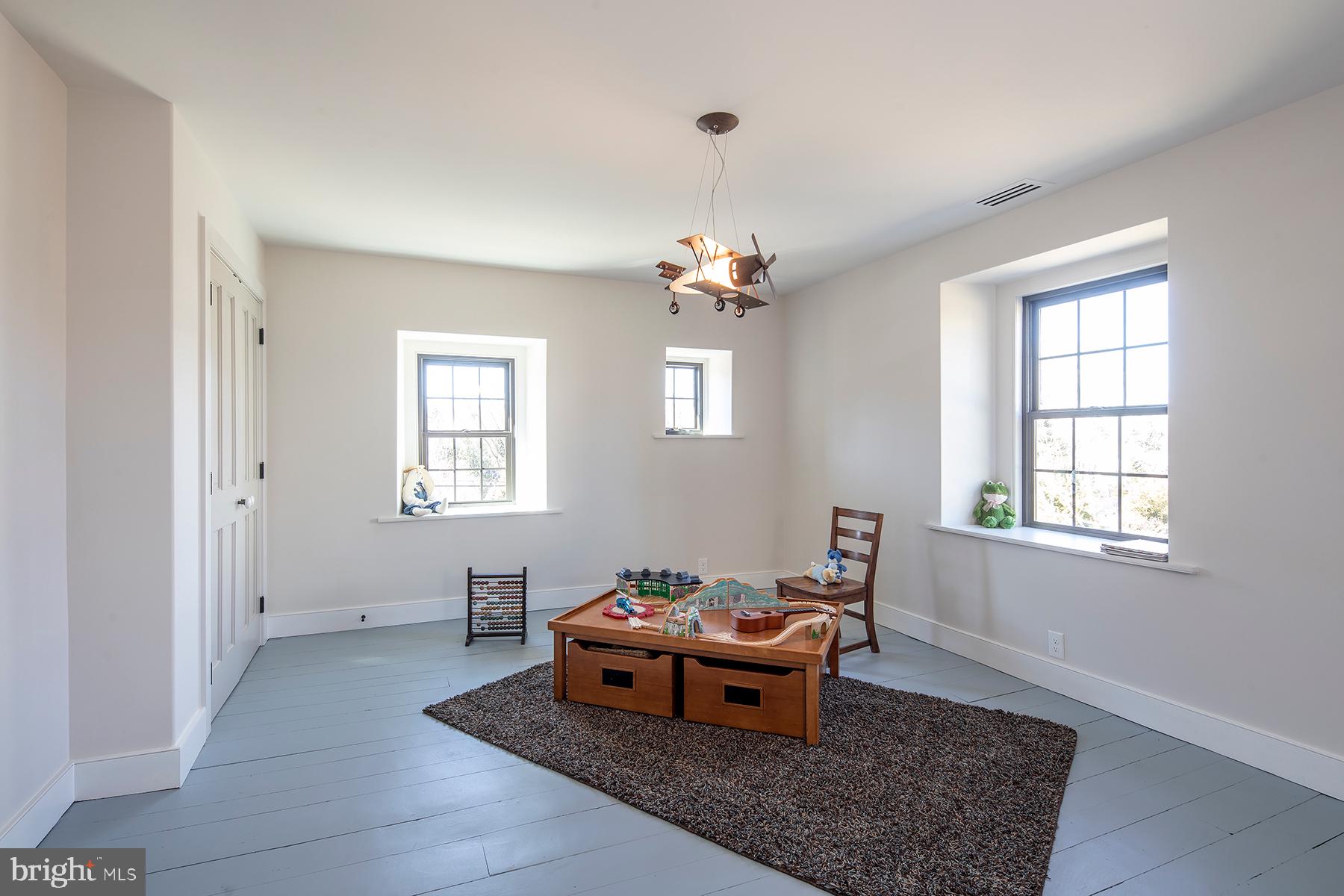 WAYNEFIELD - Residential