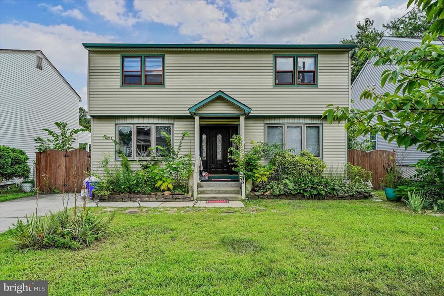 Charming 4-Bedroom Home for Rent – Comfort Meets Convenience!
Welcome to your new home! This adorable 4-bedroom, 2-bathroom residence offers the perfect blend of cozy charm and modern convenience. Nestled in a friendly neighborhood, this well-maintained home features a spacious, light-filled living room, a fully equipped kitchen with updated appliances, and a dining area ideal for family meals or entertaining guests.
Each bedroom offers generous closet space and natural light. Step outside to enjoy a fully fenced backyard—perfect for pets, play, or weekend BBQs. Additional highlights include in-unit laundry, central heating and cooling, and off-street parking.
Located just minutes from schools, parks, shopping, and dining, this home is perfect for families, roommates, or anyone looking to enjoy peaceful living with easy access to everything.
Please apply using this link: https://apply.link/IrLEk4U