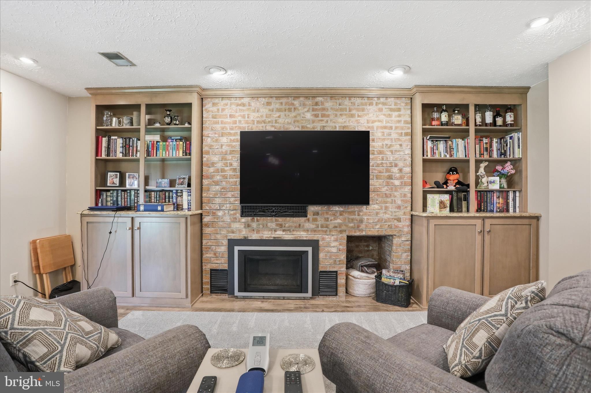 FALLING SPRING MEADOWS - Residential