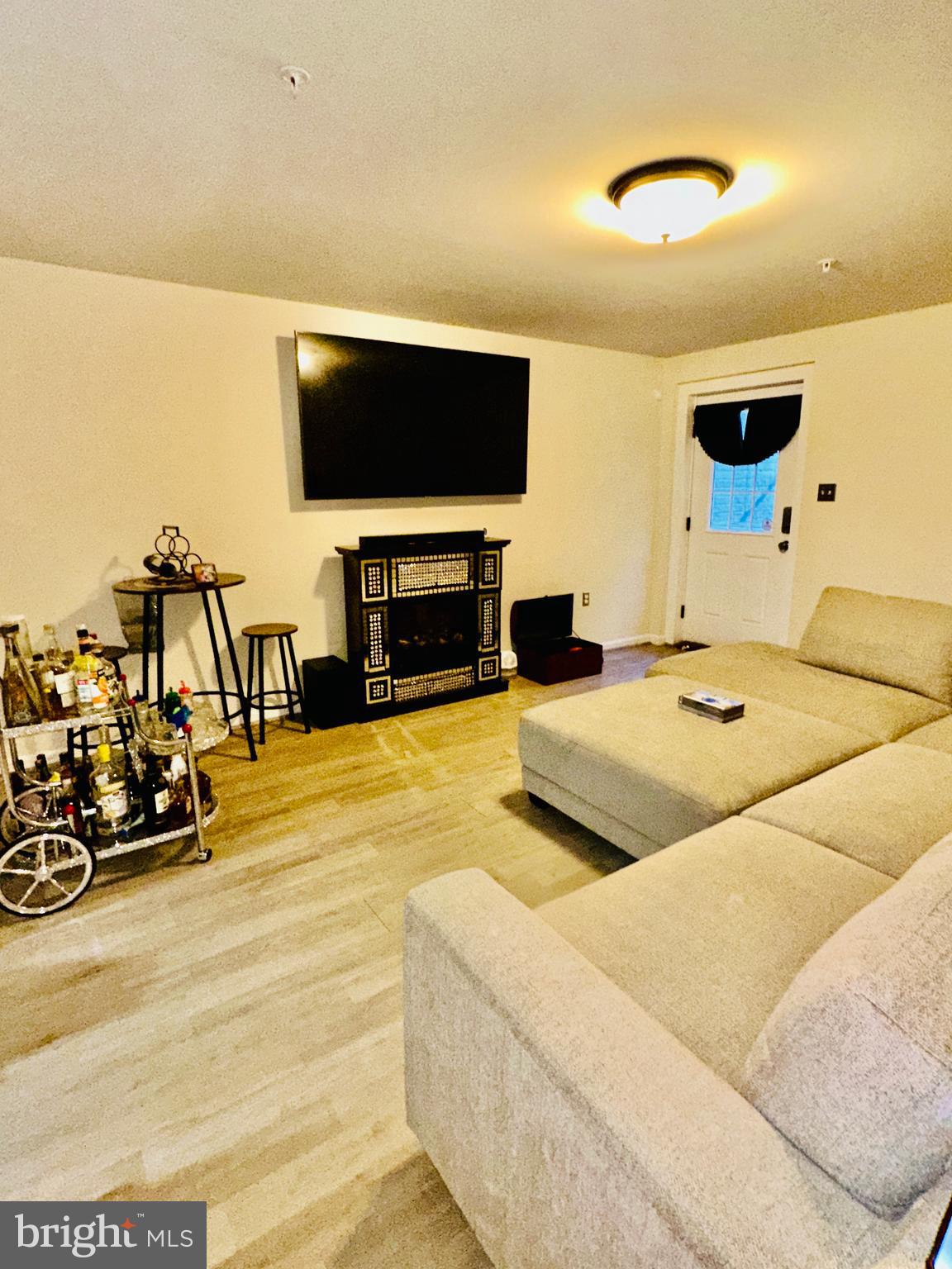 ELIZABETH HILLS - Residential Lease