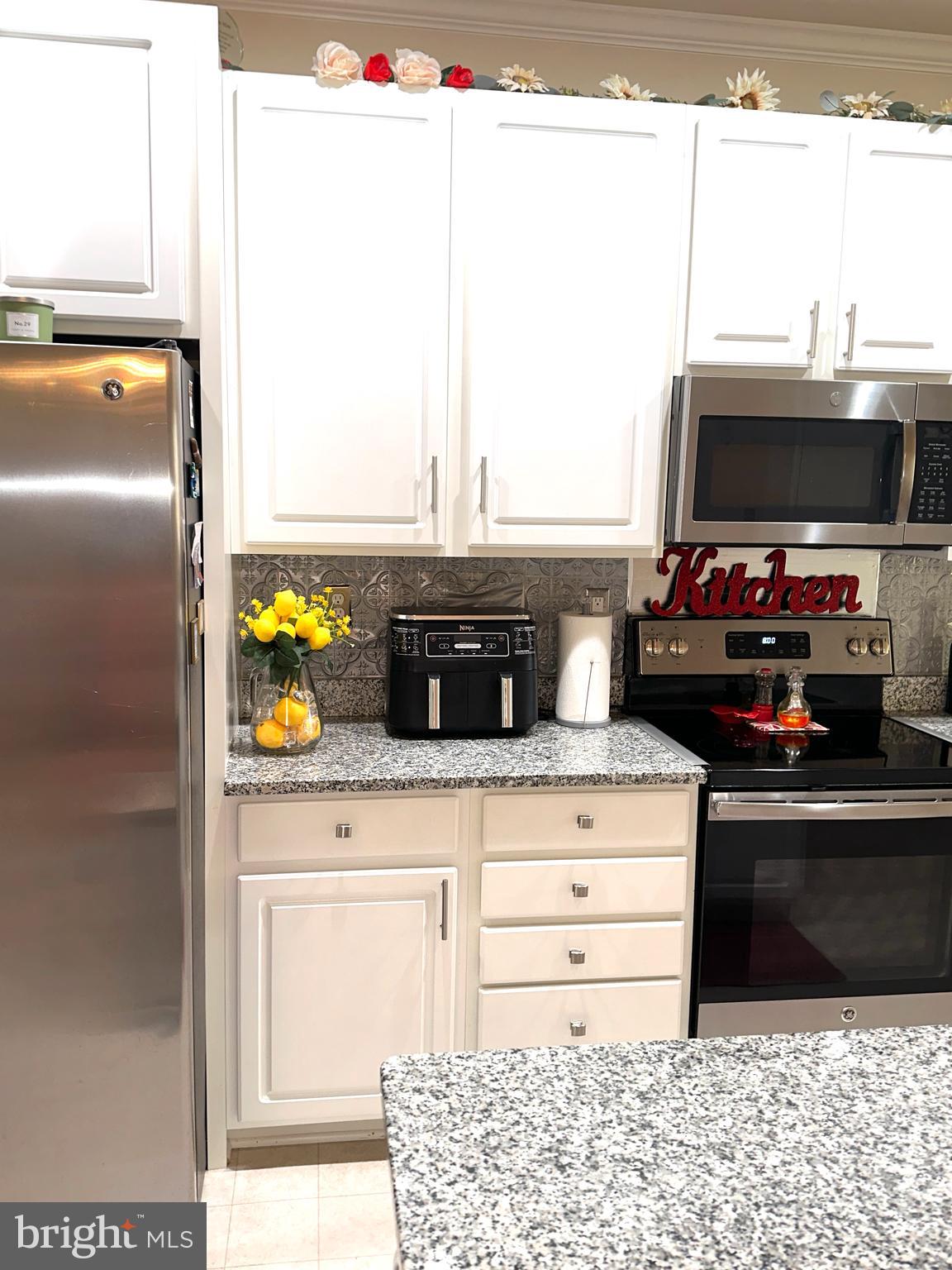 ELIZABETH HILLS - Residential Lease