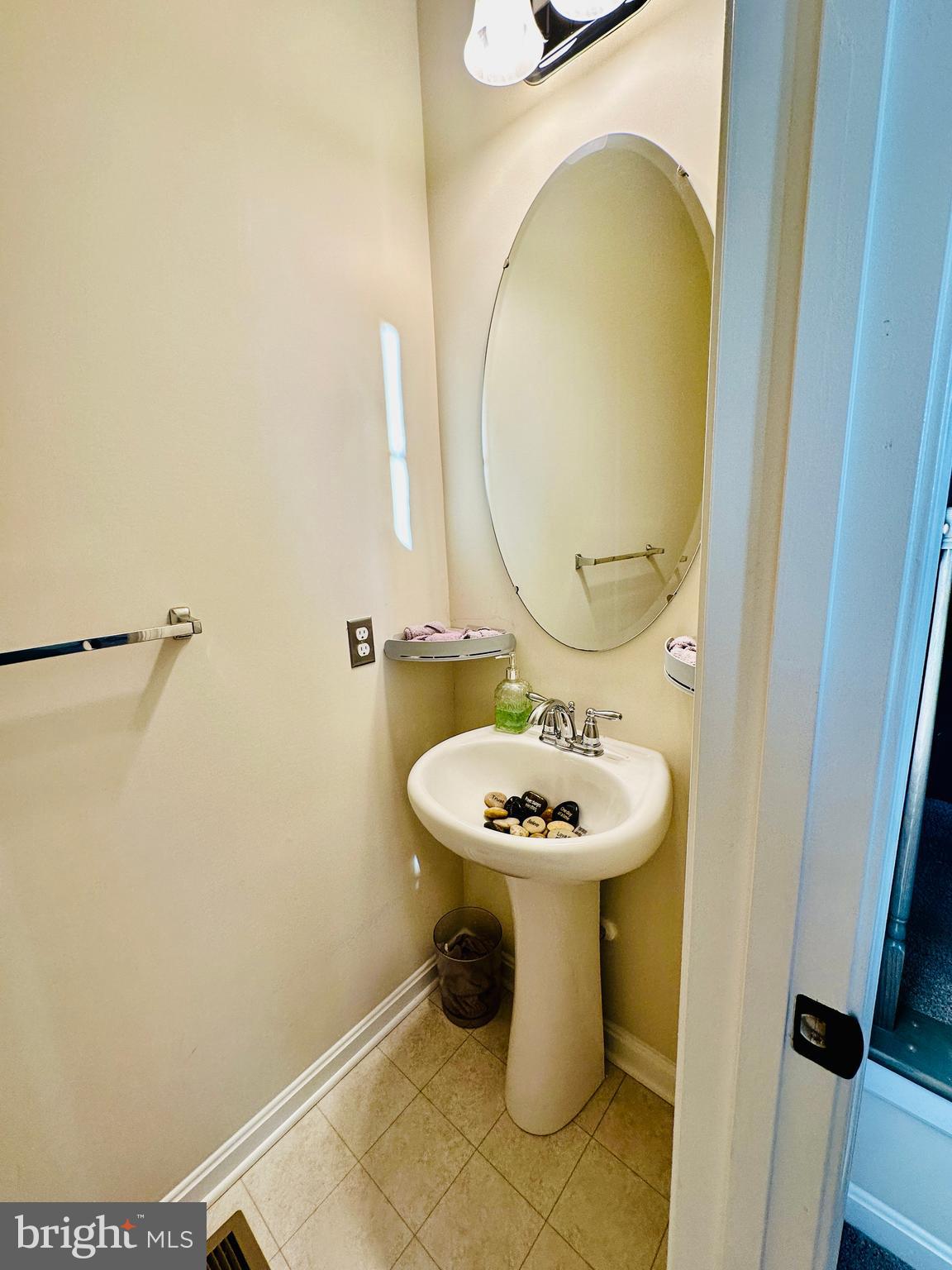 ELIZABETH HILLS - Residential Lease