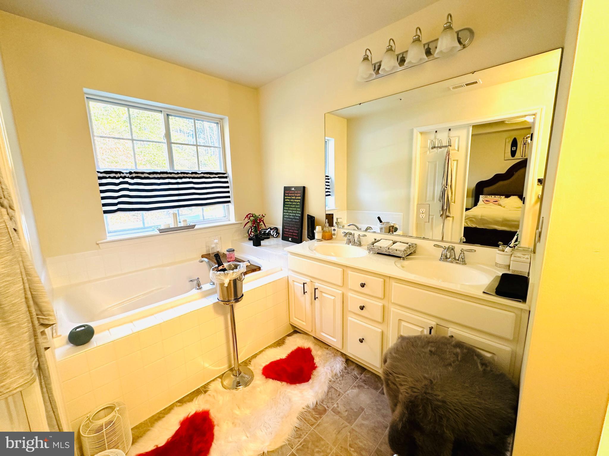 ELIZABETH HILLS - Residential Lease