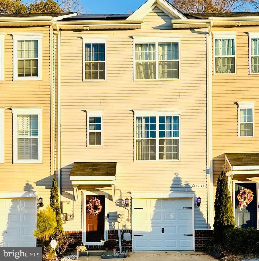 ELIZABETH HILLS - Residential Lease