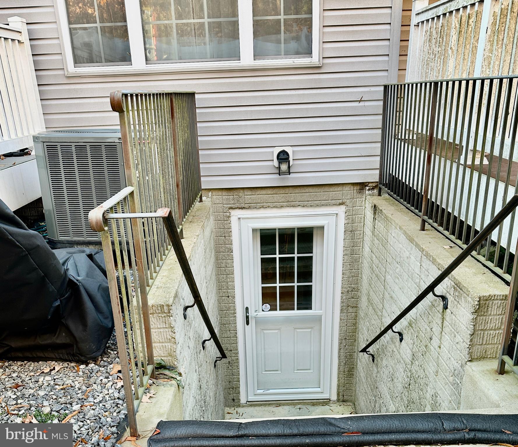 ELIZABETH HILLS - Residential Lease