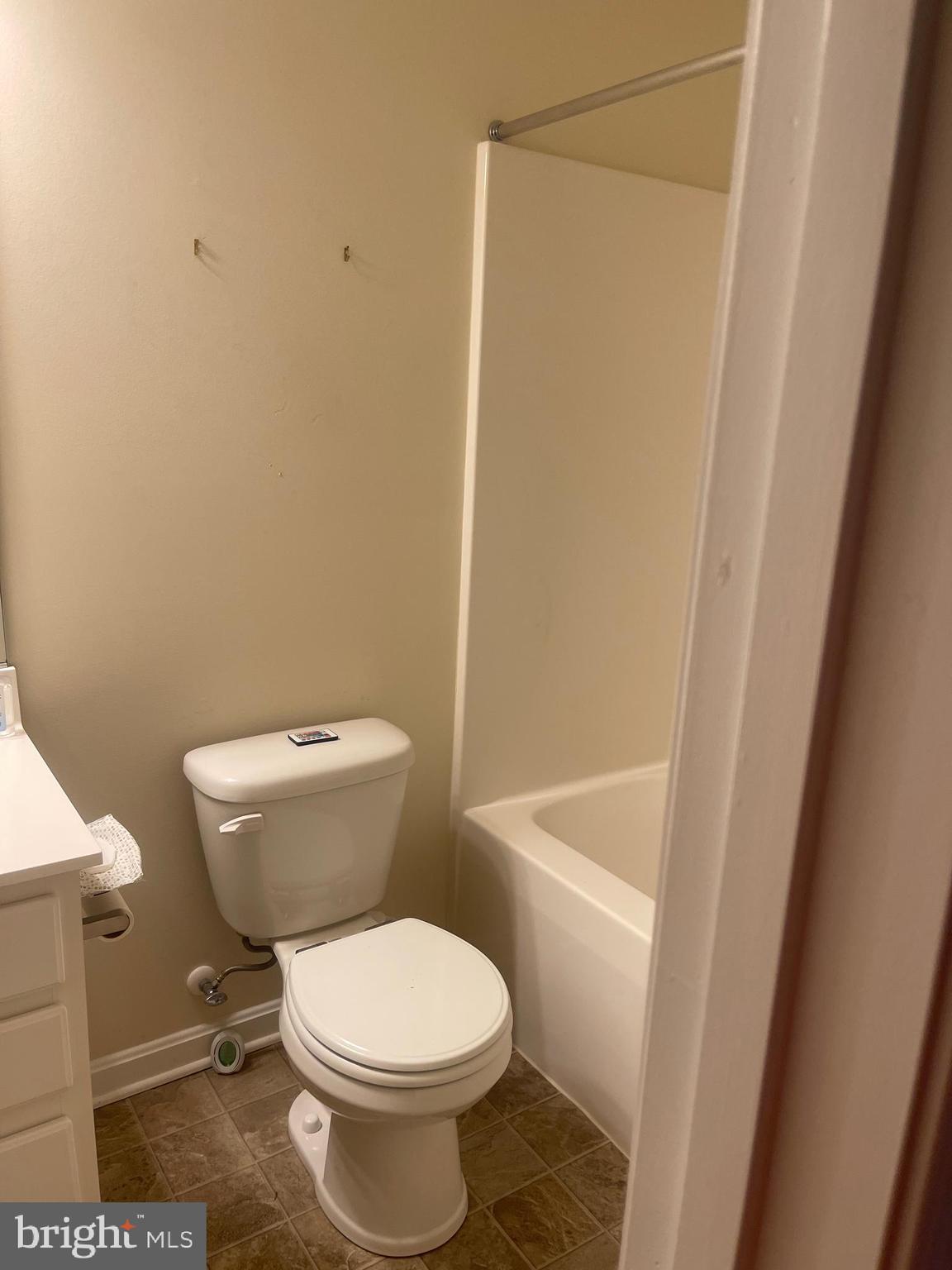 ELIZABETH HILLS - Residential Lease