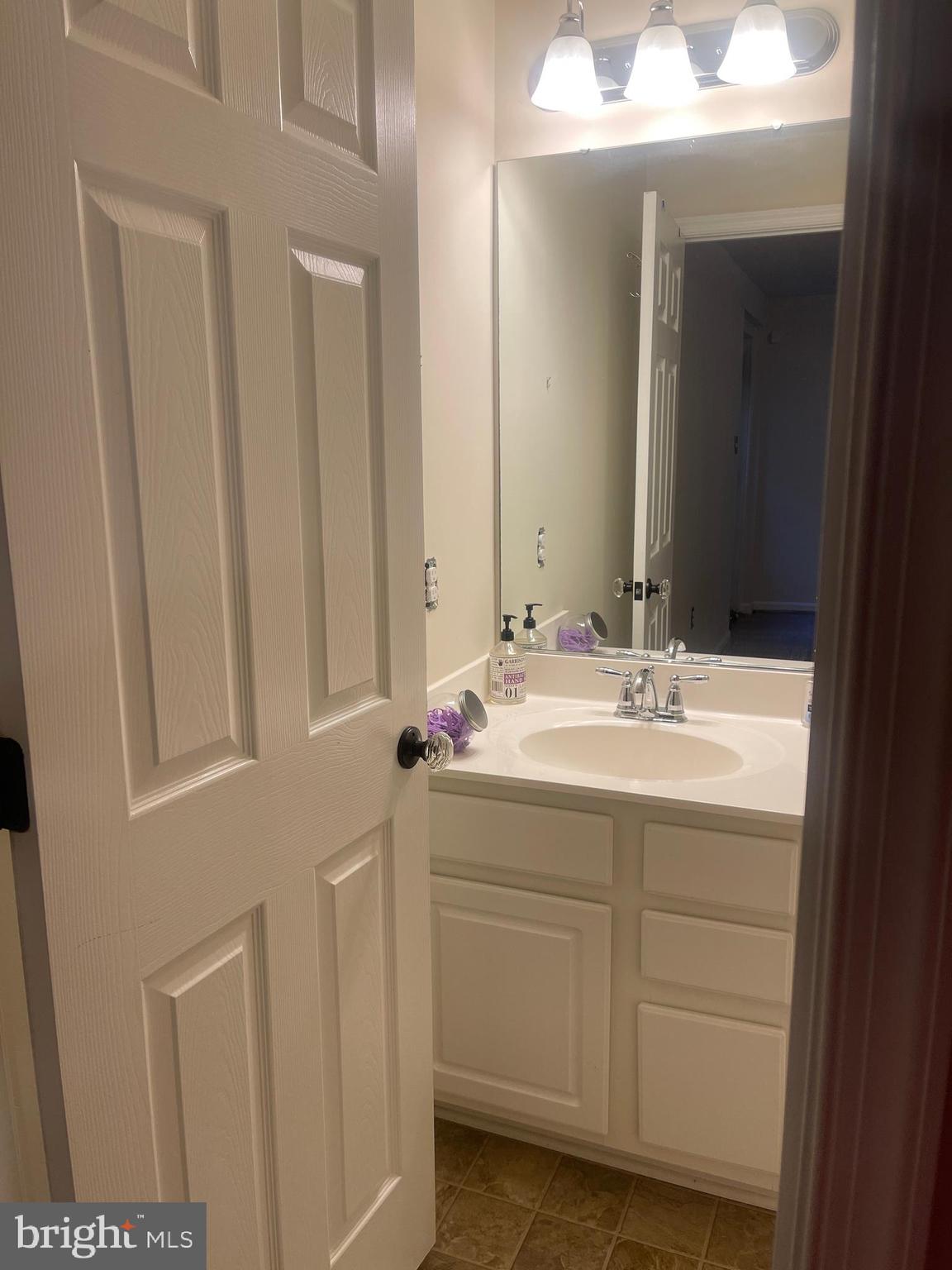 ELIZABETH HILLS - Residential Lease