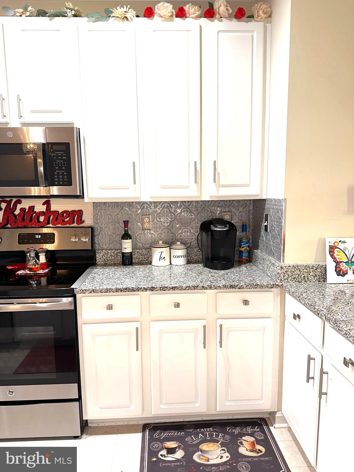 ELIZABETH HILLS - Residential Lease