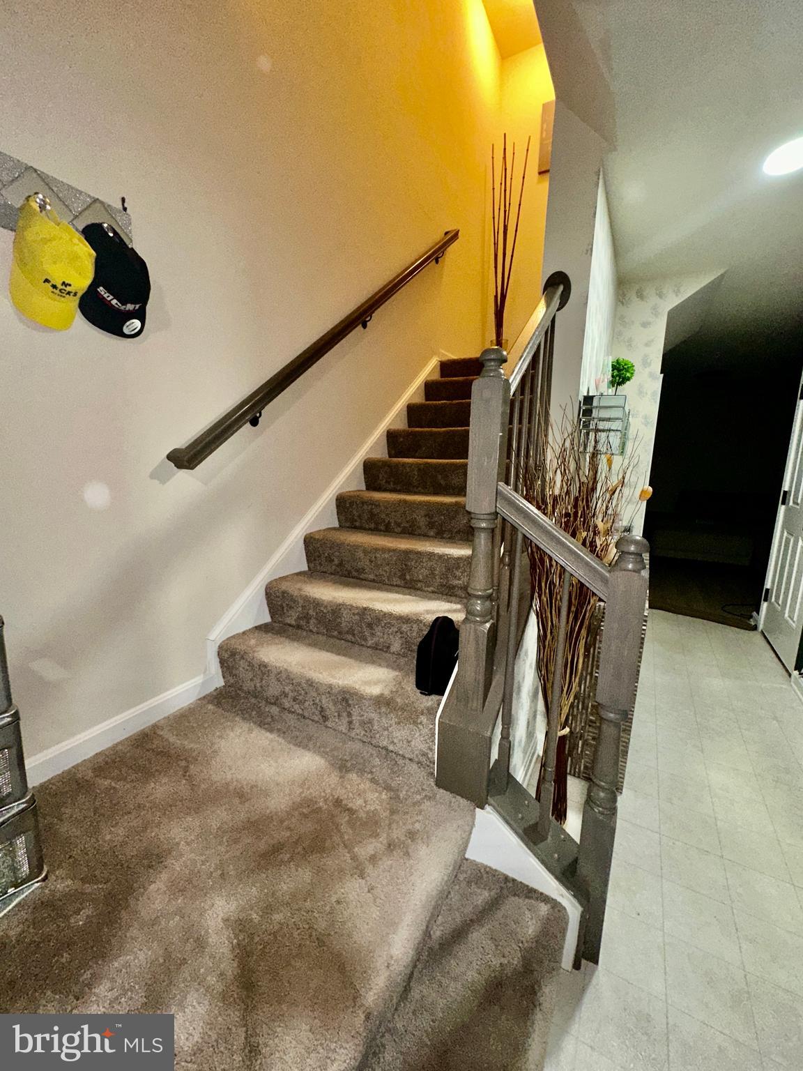 ELIZABETH HILLS - Residential Lease