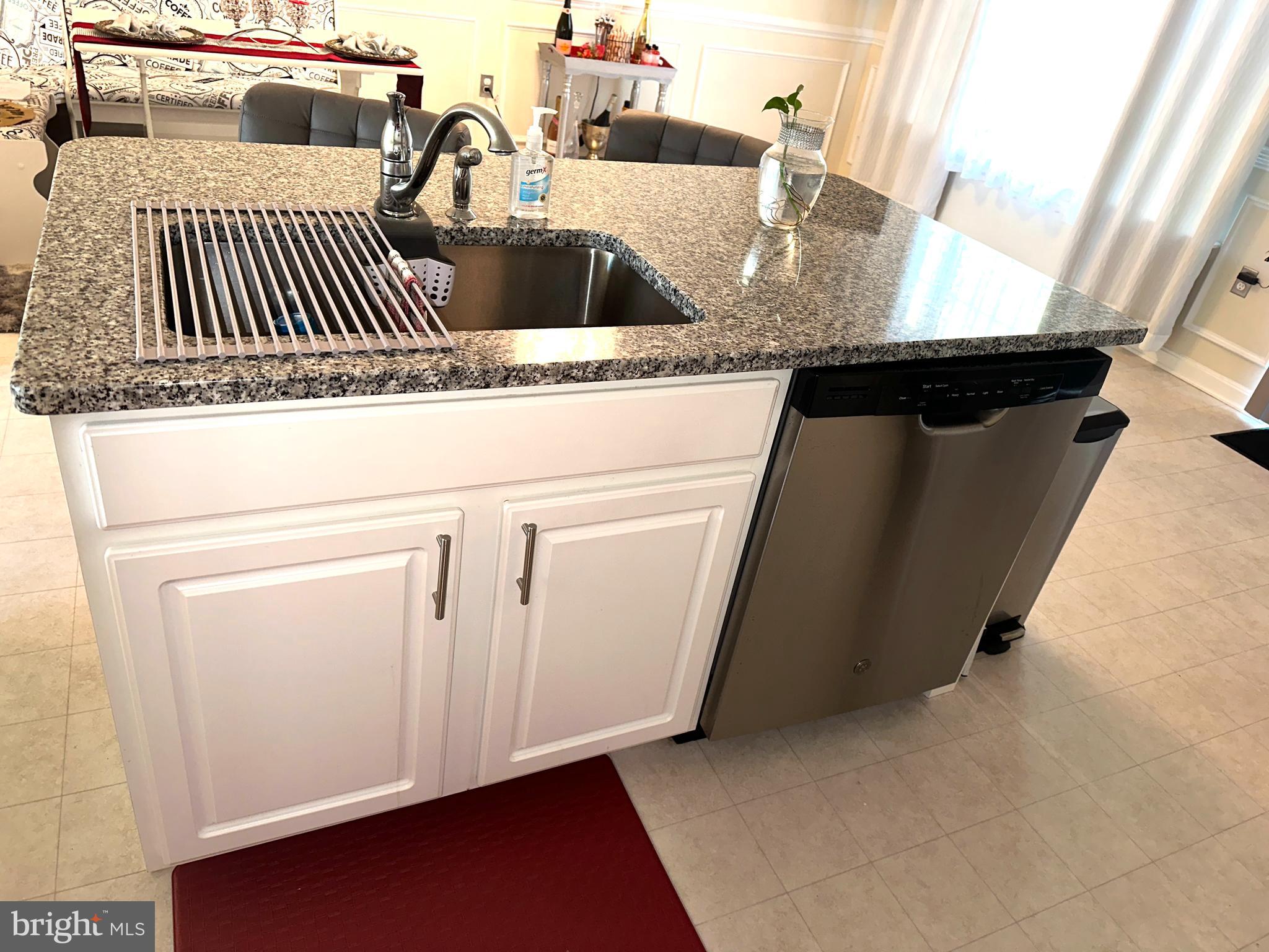 ELIZABETH HILLS - Residential Lease