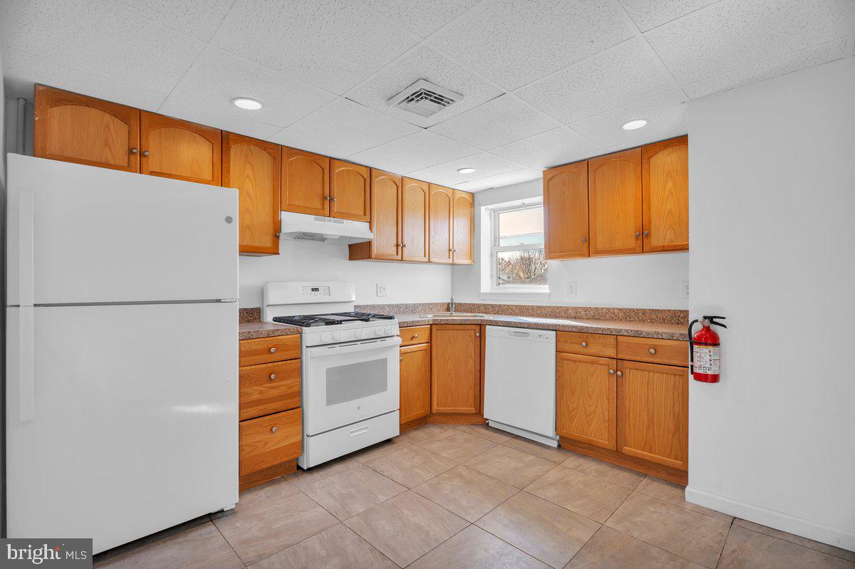 102 N BLACK HORSE PIKE