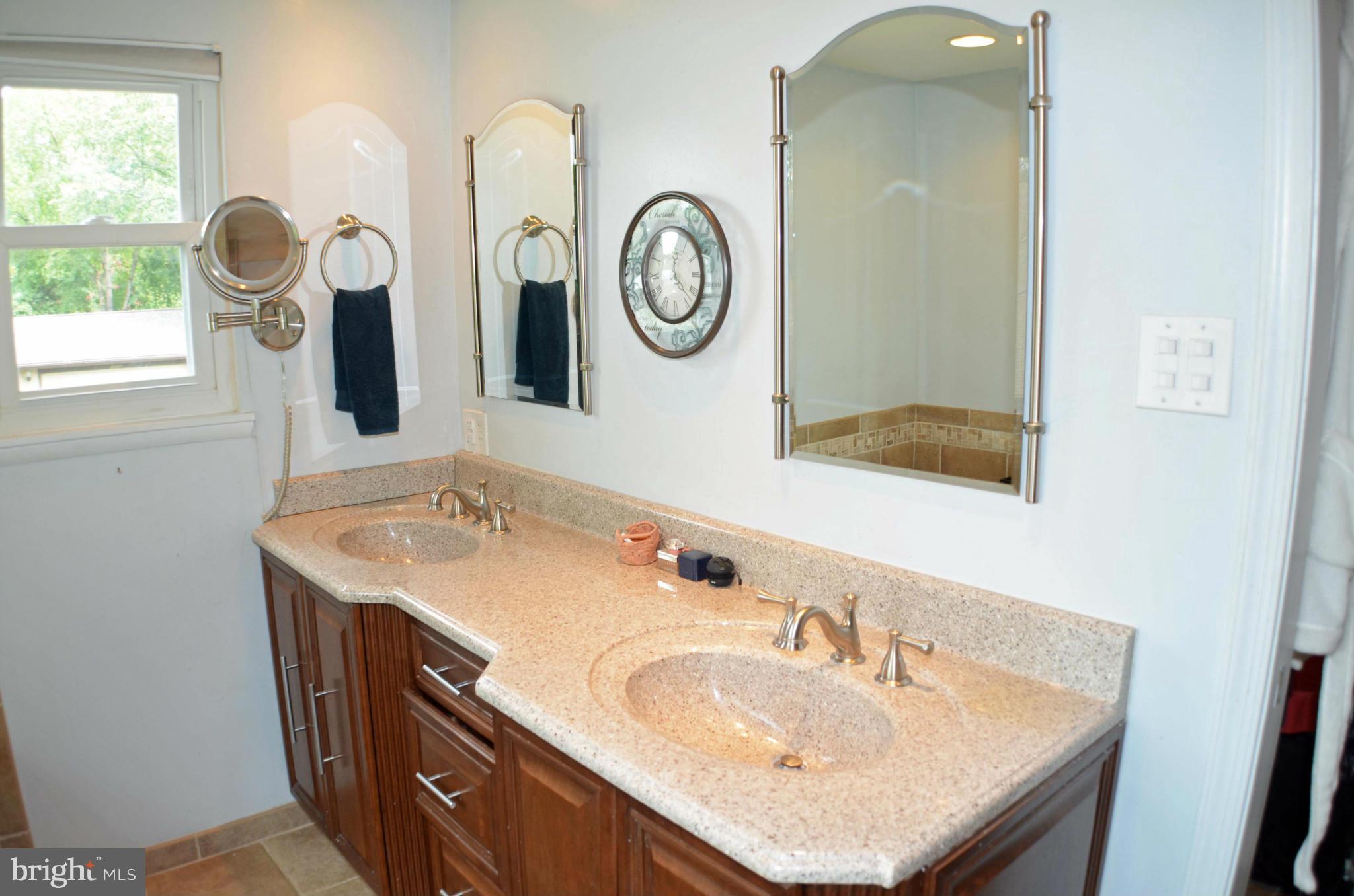 FOX MILL ESTATES - Residential