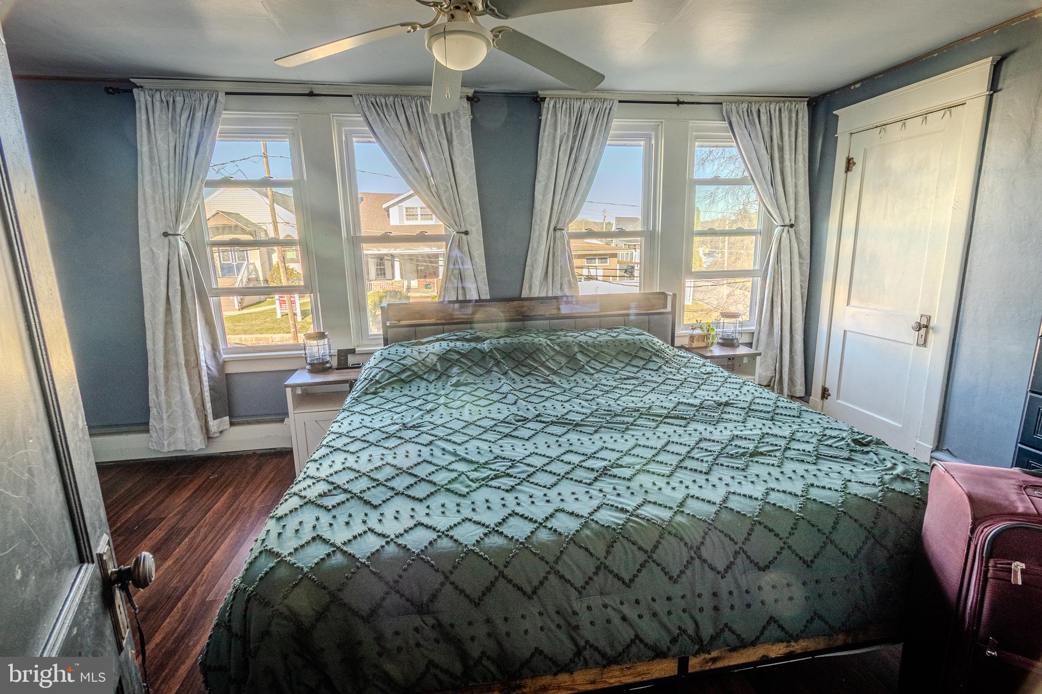 FRACKVILLE - Residential