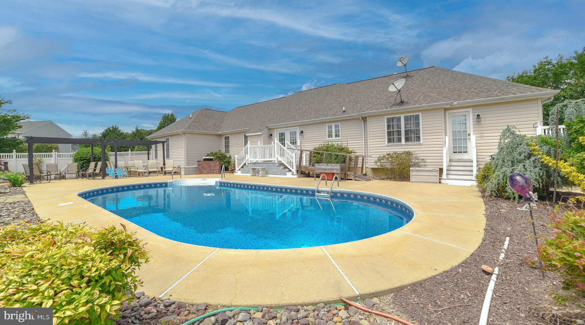 RIVERSIDE FARMS - Residential